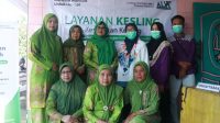 Dok. Foto tenaga kesling dengan ibu-ibu muslimat PAC Wonosalam.