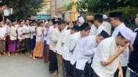 Adab-Santri-Terhadap-Dirinya-Sendiri-Menurut-Hadratussyaikh-KH-Hasyim-Asy_ari Adab-Santri-Terhadap-Dirinya-Sendiri-Menurut-Hadratussyaikh-KH-Hasyim-Asy_ari